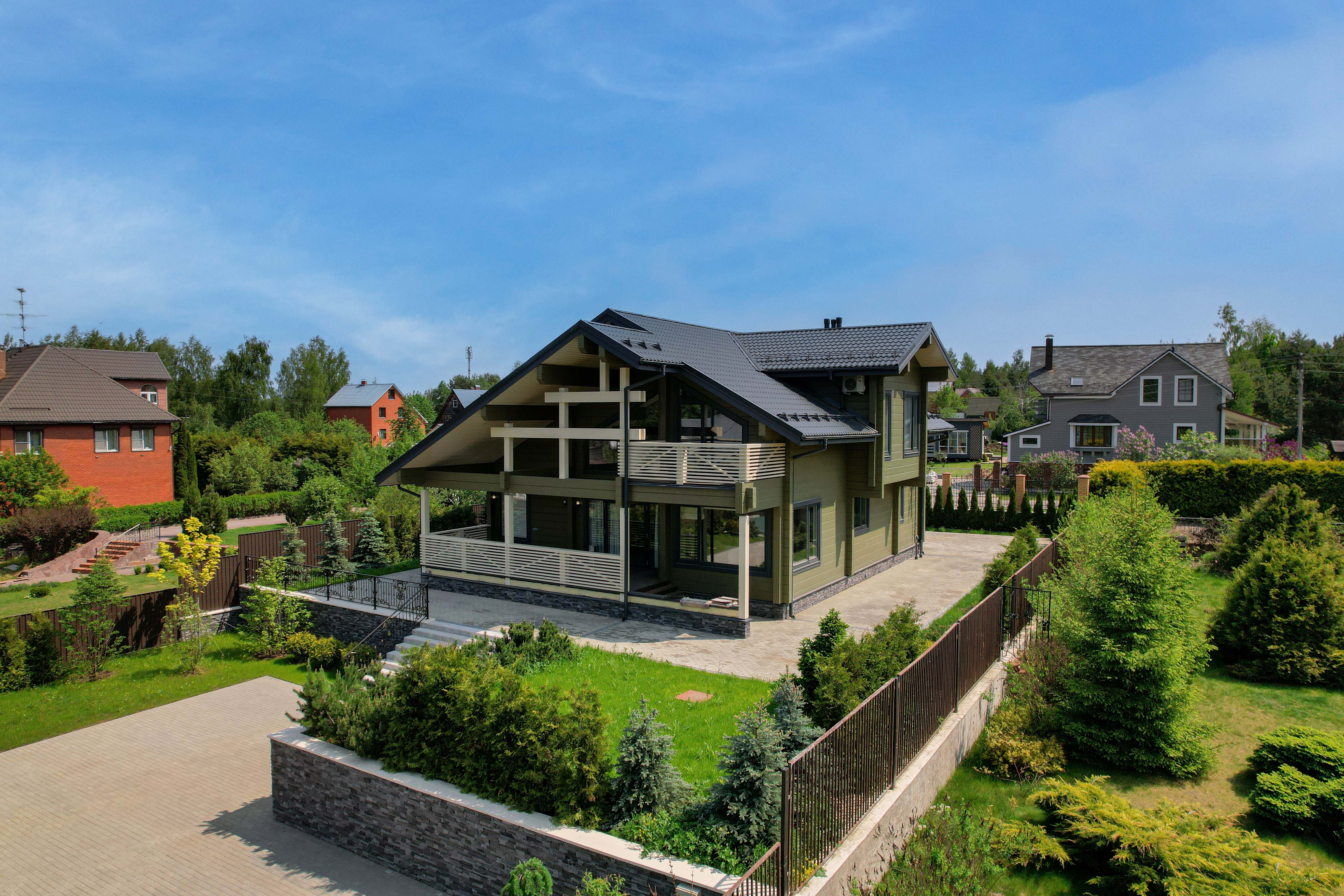 Дом для семьи 318 м²